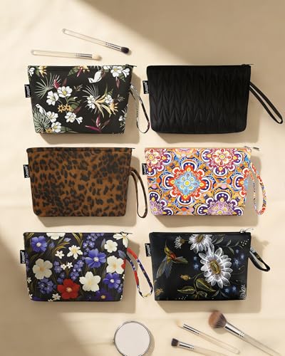 Gloppie Leopard Small Makeup Bag for Purse Wristlet Cosmetic Bag for Women - color: Leopard